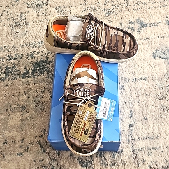 🎆HEY DUDE Wally Mossy Oak Camo shoes, NWT, NIB, size YT3 - Picture 1 of 10
